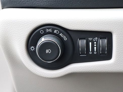 Used 2020 Chrysler Pacifica Limited image 16