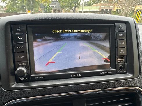 Used 2017 Dodge Grand Caravan SE image 19