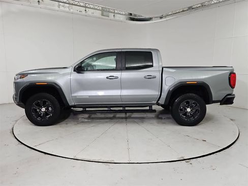 Used 2024 GMC Canyon Elevation image 3