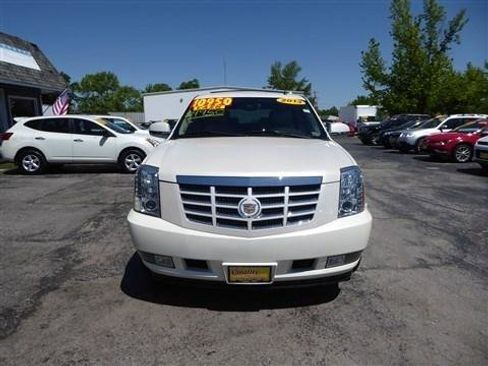 Used 2013 Cadillac Escalade Luxury AWD/4WD image 4