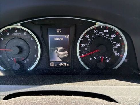 Used 2016 Toyota Camry SE FWD image 7