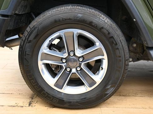 Used 2022 Jeep Wrangler Unlimited Sahara AWD/4WD image 14