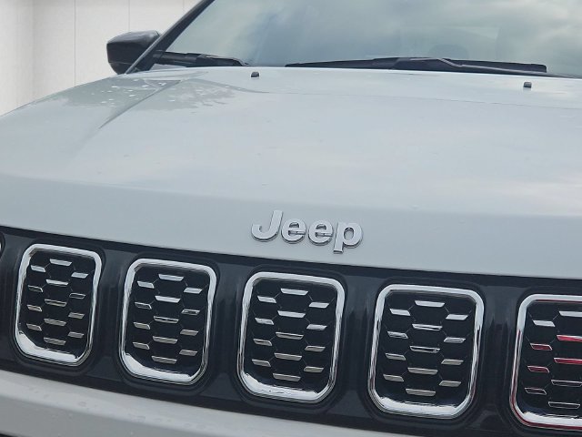 Used 2024 Jeep Compass Limited AWD/4WD image 9