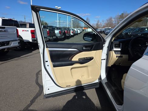 Used 2019 Toyota Highlander XLE image 20