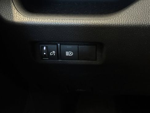 Used 2025 Toyota RAV4 XLE FWD image 31