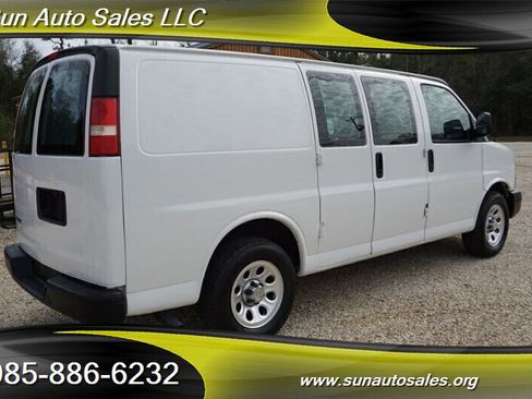 Used 2010 Chevrolet Express 1500 image 12