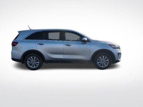 Used 2019 Kia Sorento L image 4