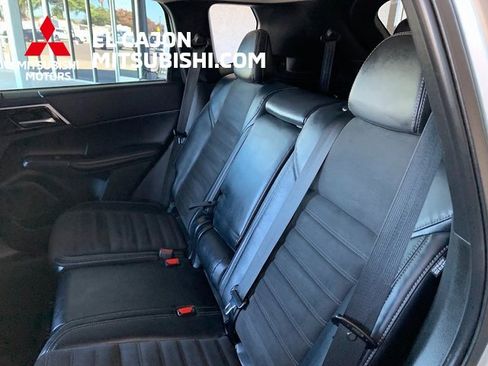 Used 2023 Mitsubishi Outlander SE image 12