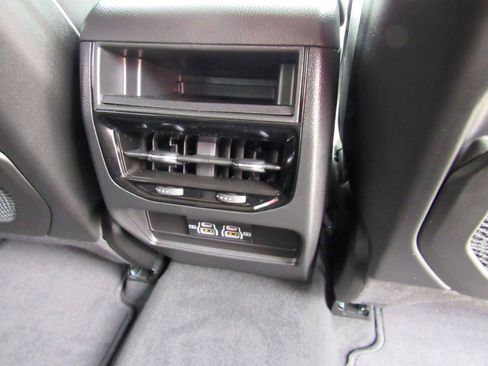 Used 2024 Jeep Grand Cherokee Laredo X AWD/4WD image 37