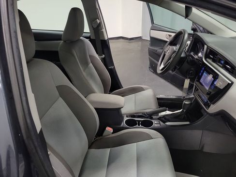 Used 2017 Toyota Corolla LE image 21