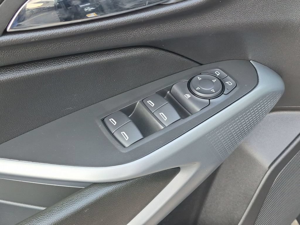 Used 2026 Chevrolet Trax LS FWD image 13