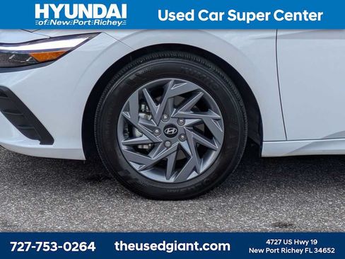 Certified 2024 Hyundai Elantra SEL FWD image 10