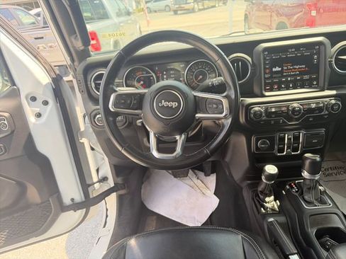 Used 2022 Jeep Gladiator Overland w/ Popular Equipment Package AWD/4WD image 13