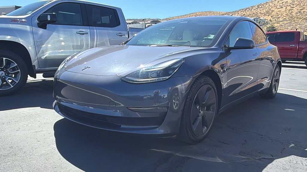 Used 2023 Tesla Model 3 Standard Range RWD image 3