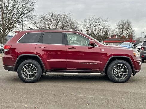 Used 2020 Jeep Grand Cherokee Laredo w/ 18" Wheel & 8.4" Radio Group image 3