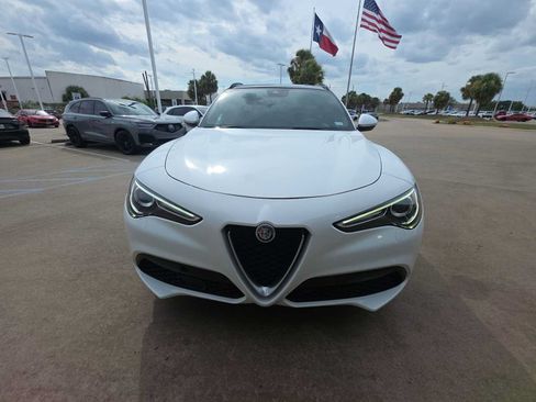 Used 2022 Alfa Romeo Stelvio Ti AWD/4WD image 3