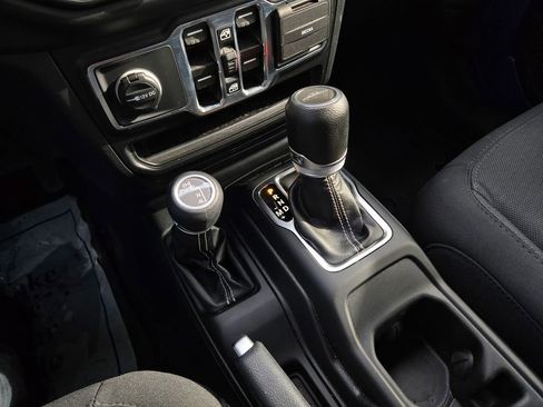 Used 2023 Jeep Gladiator Overland w/ Cold Weather Group image 24