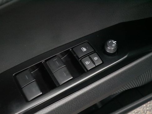 Used 2025 Toyota Camry SE w/ Convenience Package FWD image 19
