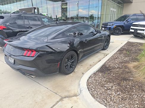 Used 2024 Ford Mustang GT RWD image 5
