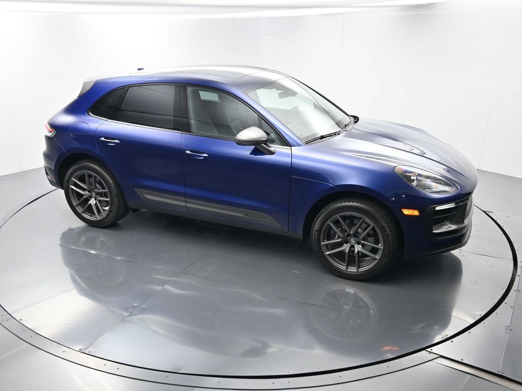 Certified 2025 Porsche Macan AWD/4WD image 41