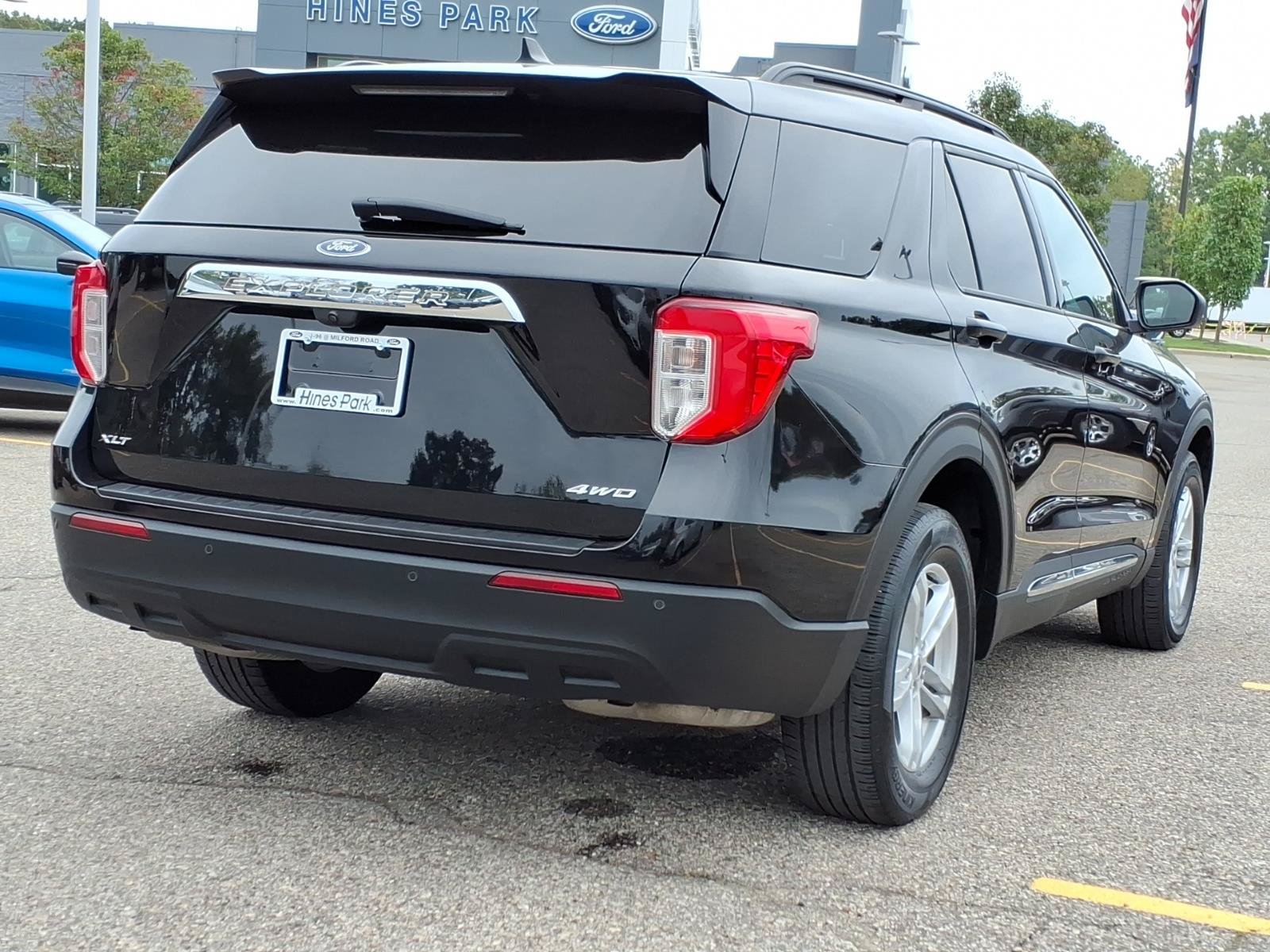 Used 2023 Ford Explorer XLT AWD/4WD image 7