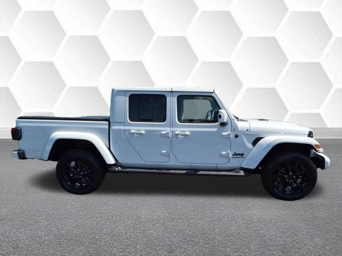 Certified 2021 Jeep Gladiator Overland AWD/4WD image 2