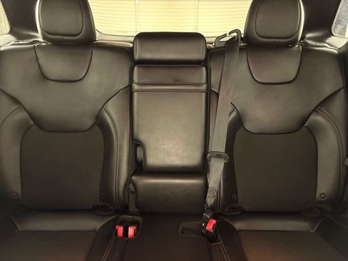 Used 2019 Jeep Cherokee Latitude Plus w/ Comfort/Convenience Group AWD/4WD image 43