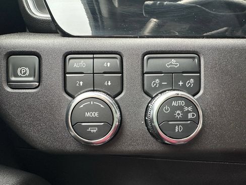 Used 2025 GMC Sierra 1500 Elevation w/ Preferred Package AWD/4WD image 10