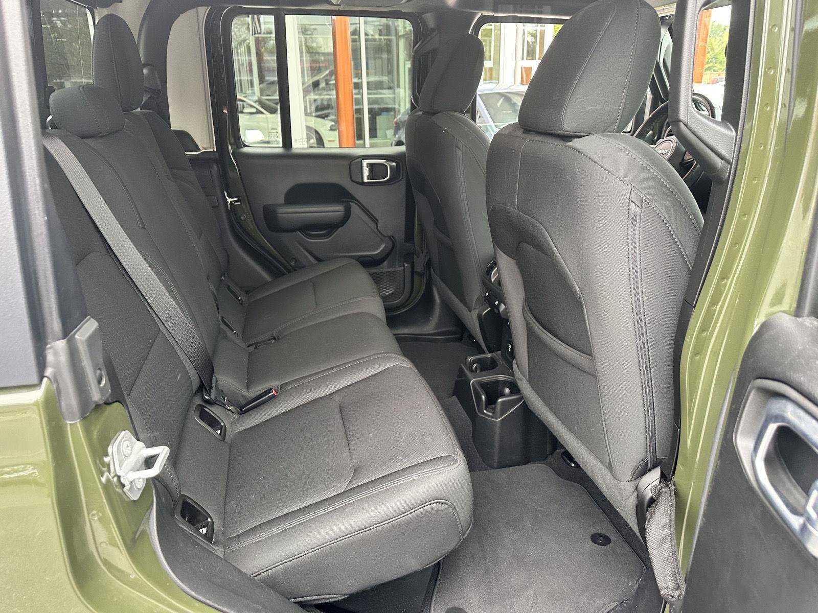 Used 2022 Jeep Gladiator Sport AWD/4WD image 14