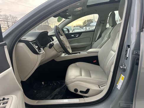 Used 2025 Volvo S60 B5 Plus image 16