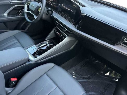 Used 2025 Audi Q5 Premium w/ Convenience Package AWD/4WD image 16