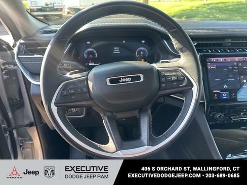 Used 2023 Jeep Grand Cherokee L Limited AWD/4WD image 9