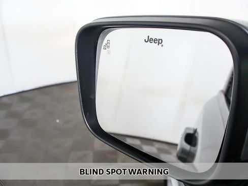 Used 2021 Jeep Renegade Latitude w/ Convenience Group FWD image 3