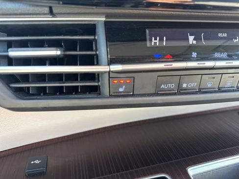 Used 2024 Toyota Sienna XLE image 20