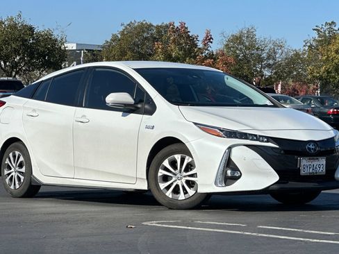 Used 2022 Toyota Prius Prime Limited image 2