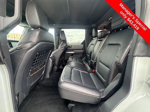 Used 2023 Ford Bronco Badlands w/ Sasquatch Package image 16