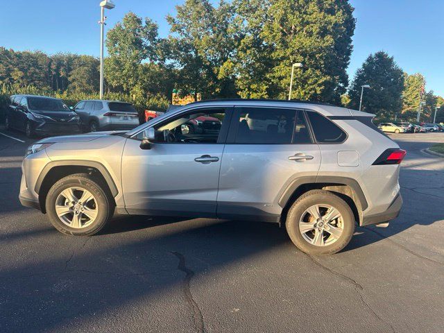 Used 2025 Toyota RAV4 XLE AWD/4WD image 8