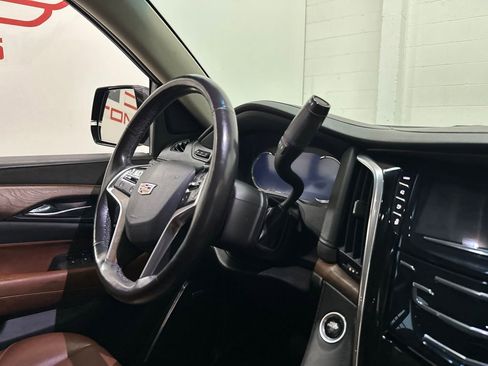 Used 2018 Cadillac Escalade ESV Premium Luxury RWD image 65