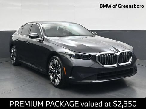 Used 2025 BMW i5 eDrive40i w/ Premium Package RWD image 1