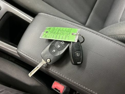 Used 2017 Chevrolet Cruze LT FWD image 12