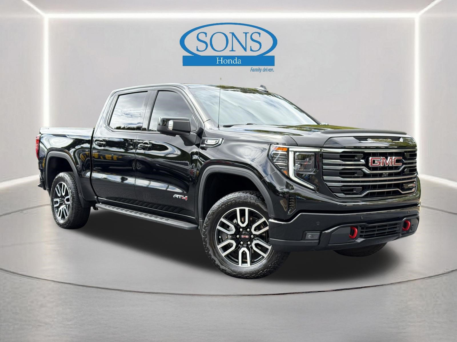 Used 2025 GMC Sierra 1500 AT4 w/ AT4 Premium Package AWD/4WD image 2