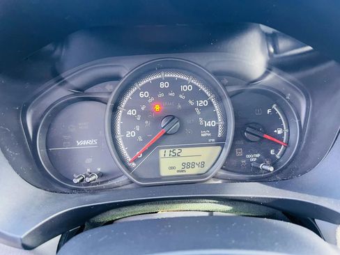 Used 2015 Toyota Yaris L image 23