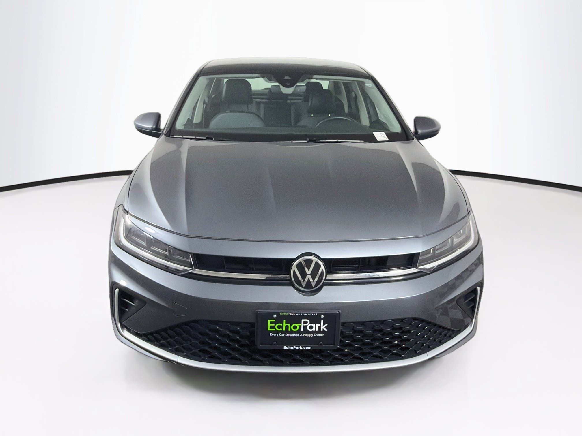 Used 2025 Volkswagen Jetta SE FWD image 2