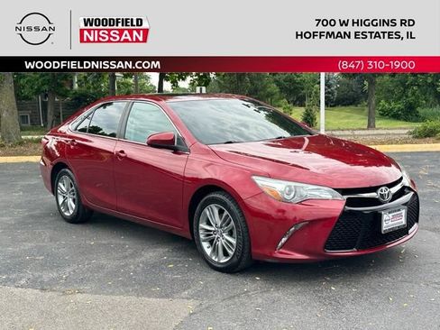 Used 2015 Toyota Camry SE w/ Moonroof Package FWD image 3