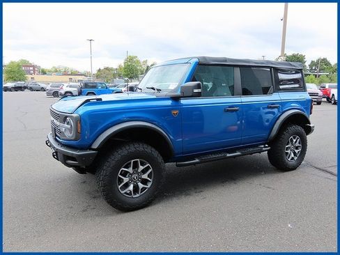 Used 2022 Ford Bronco Badlands image 2