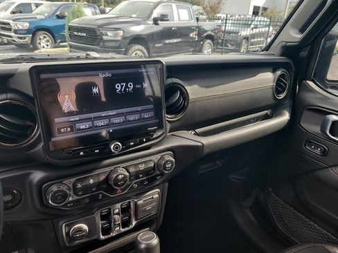 Used 2021 Jeep Gladiator Overland AWD/4WD image 20