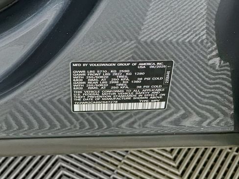 Used 2025 Volkswagen Atlas SE FWD image 12