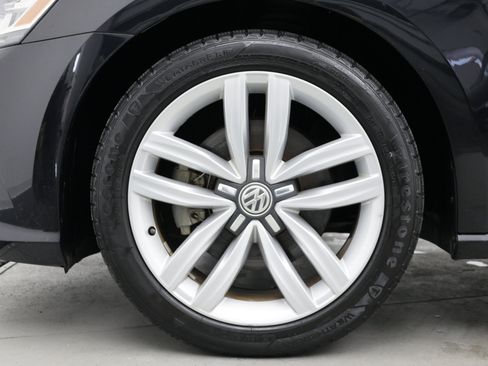 Used 2017 Volkswagen Passat 1.8T SE FWD image 6
