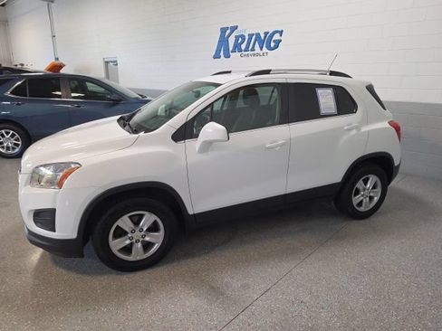 Used 2016 Chevrolet Trax LT w/ LT Convenience Package AWD/4WD image 2