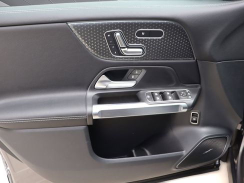 New 2025 Mercedes-Benz GLB 250 image 33